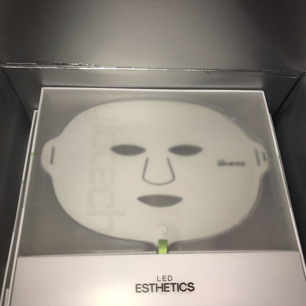 The Glotech LED Mask Pro ( Mask + collar)